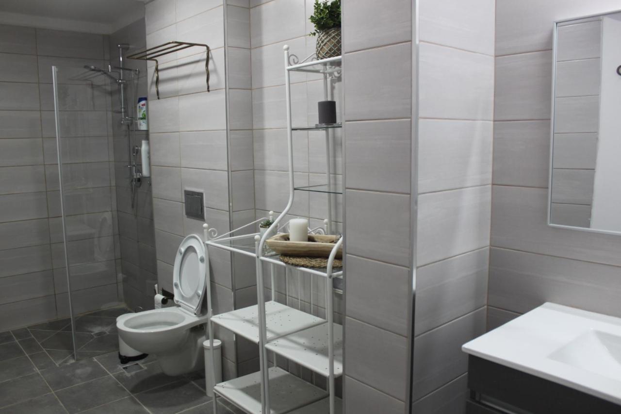 נוף הארבל עם חלון לכינרת Apartamento Migdal Exterior foto
