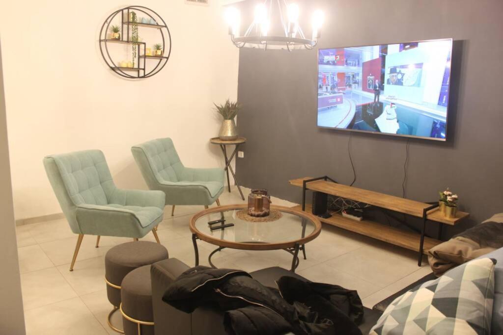 נוף הארבל עם חלון לכינרת Apartamento Migdal Exterior foto