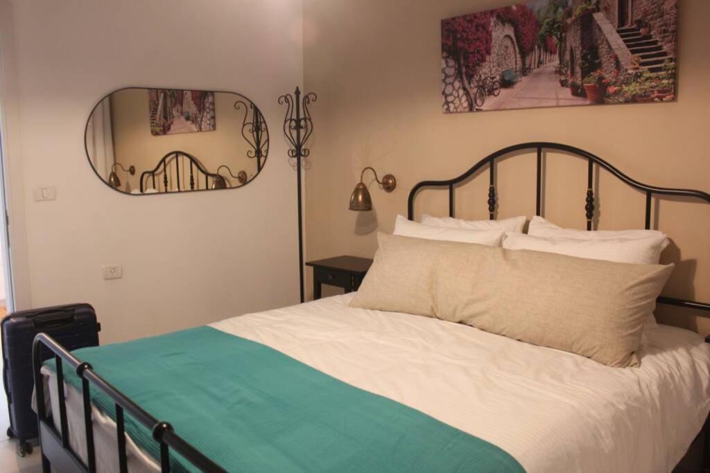 נוף הארבל עם חלון לכינרת Apartamento Migdal Exterior foto